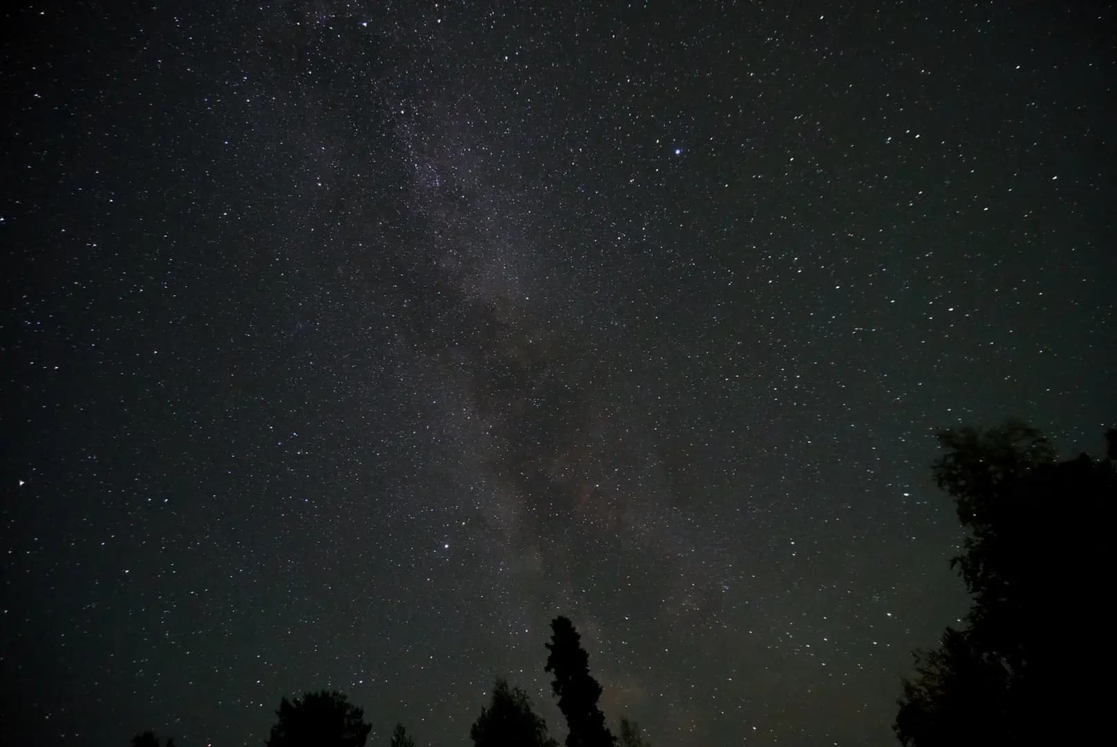 A night sky with stars glowing