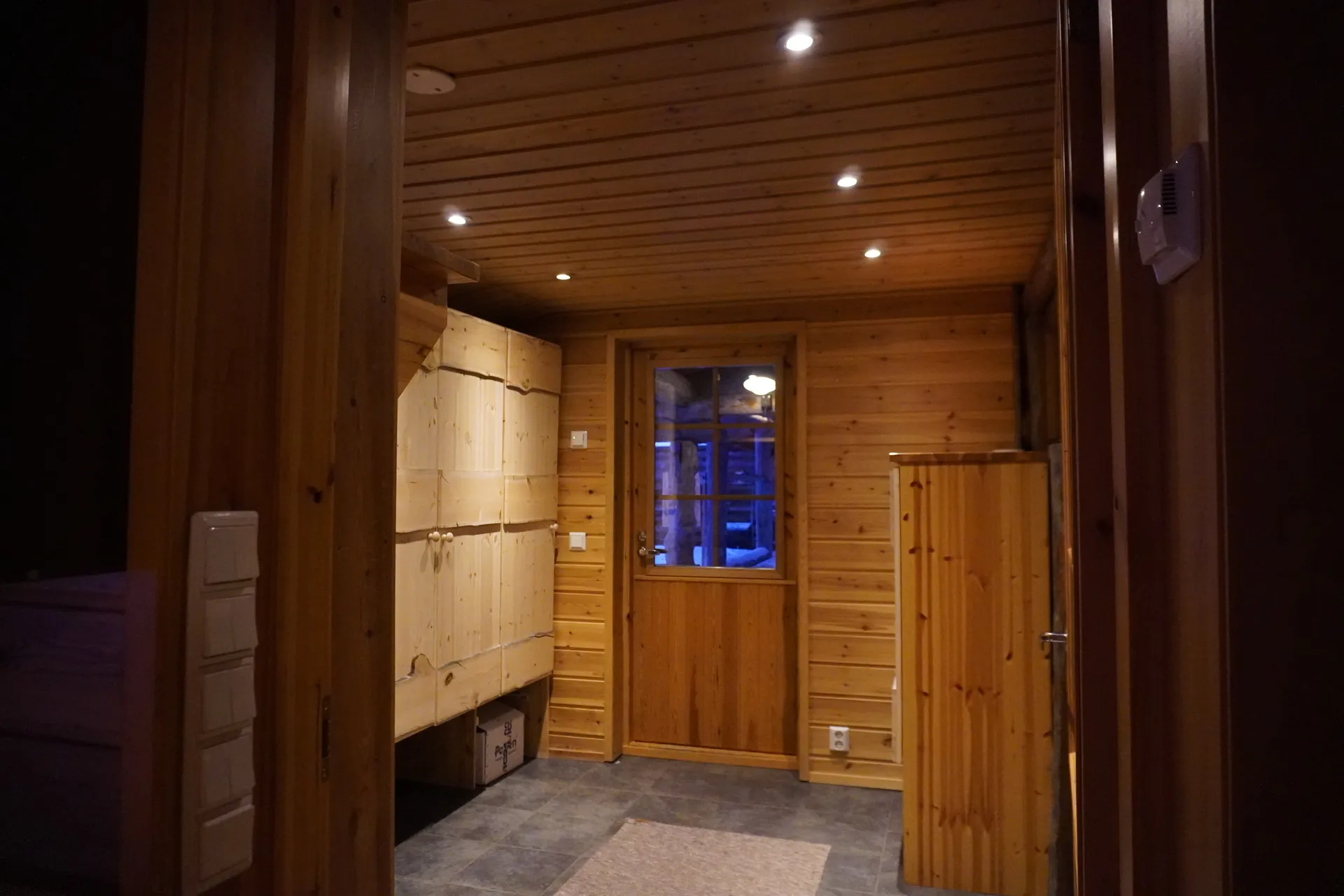 Entrance hall alternative view
