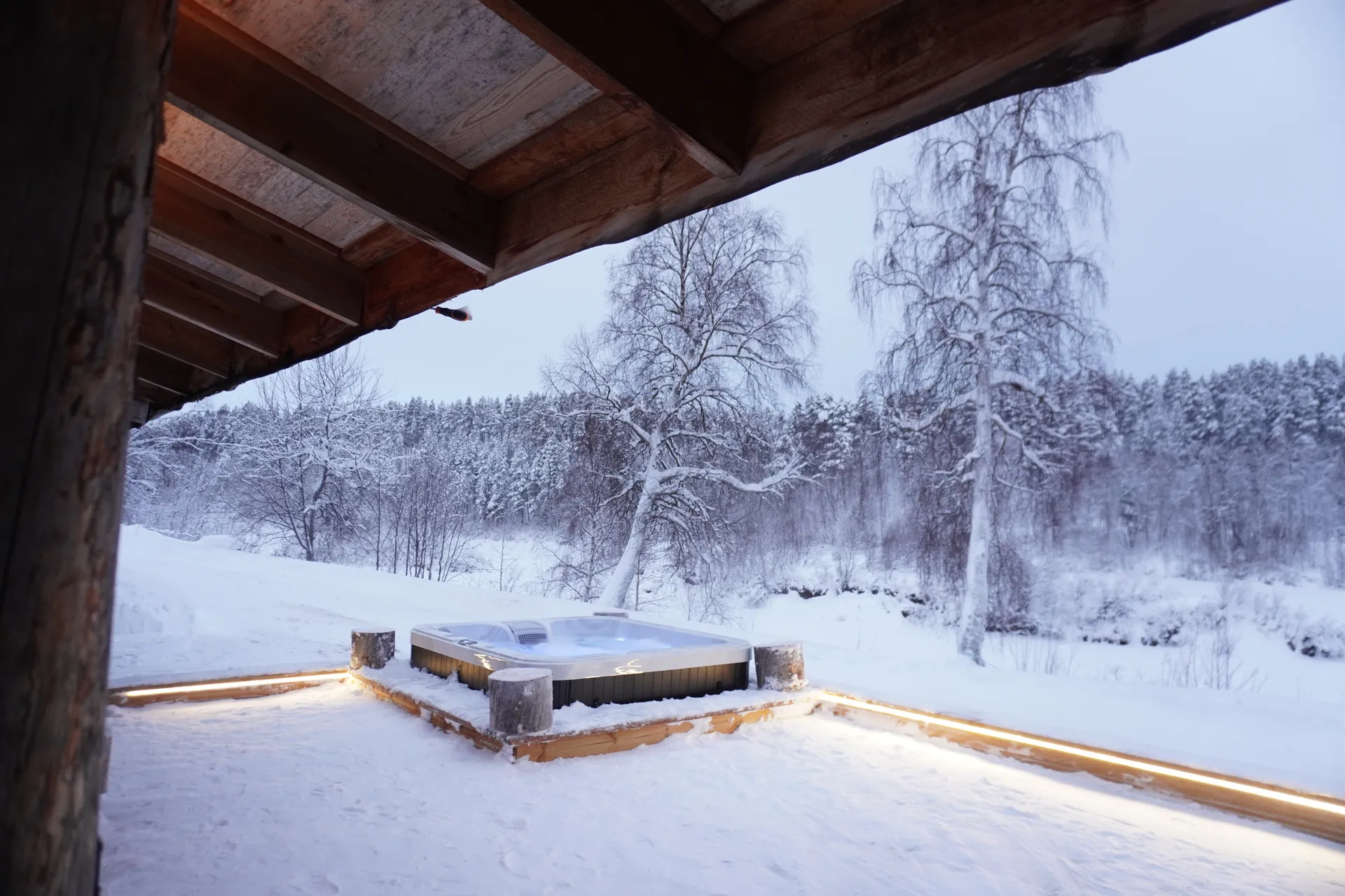 Jacuzzi with evening ambiance