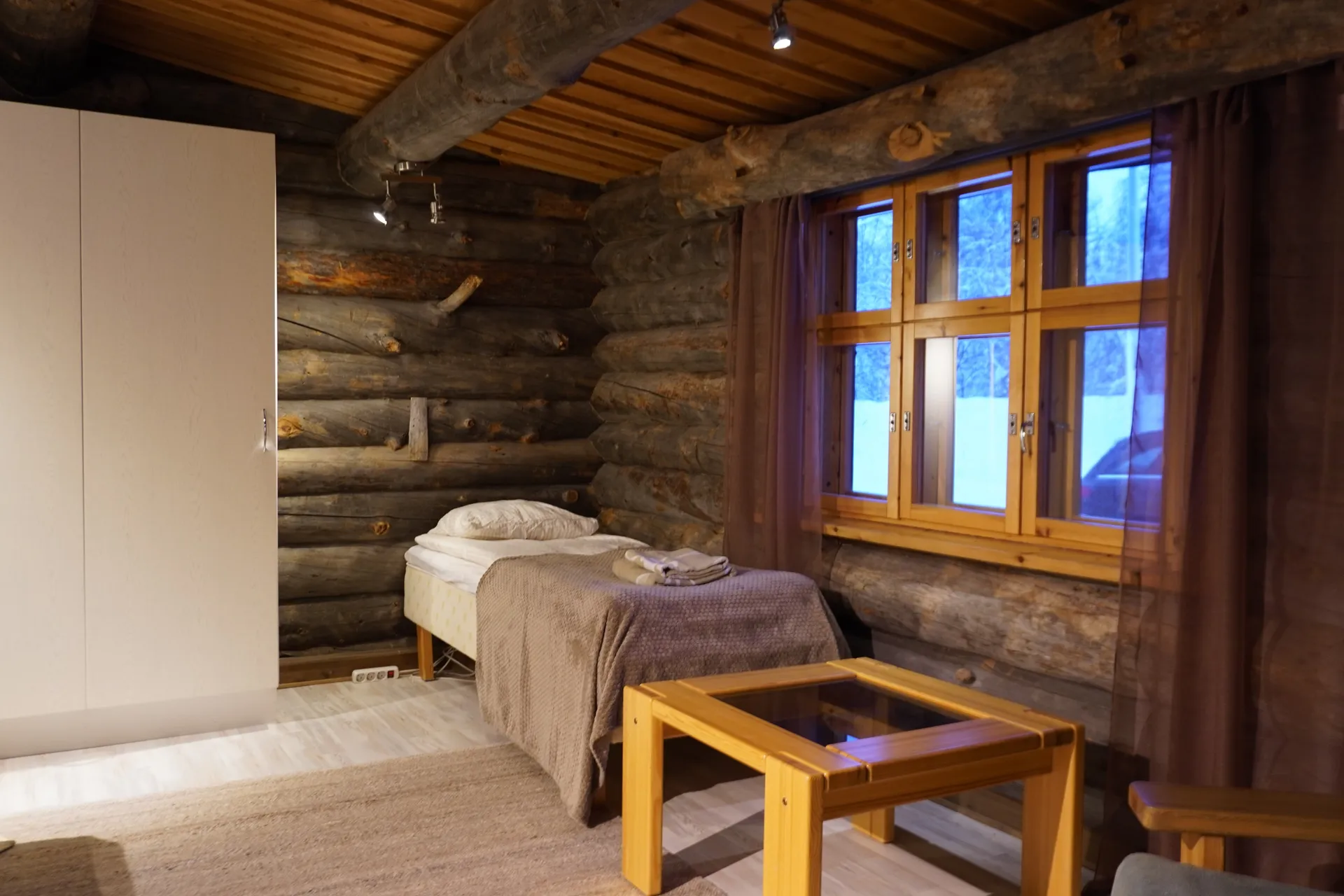 Single bed in second bedroom