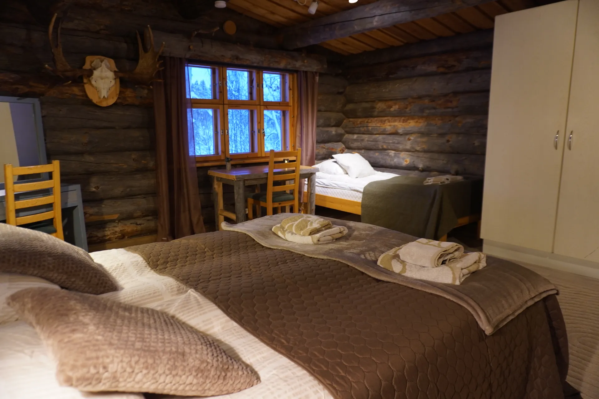 Third bedroom detail