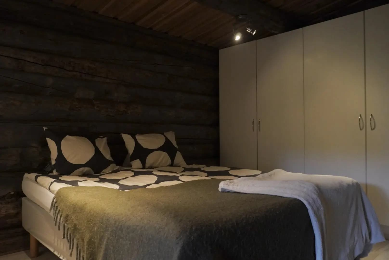 Second bedroom with queen bed